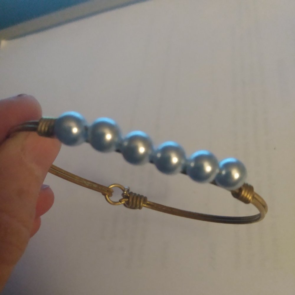 L and D Designer aqua faux pearls on copper wire braclet